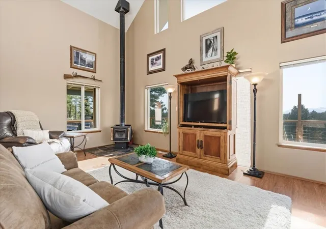 Photo 4 of Single family home for sale at 300 Sunset Way, East Wenatchee, WA 98802 | MLS# NWM2508846 | Listing updated on 2026-09-21