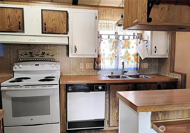 Photo 4 of Manufactured home for sale at 100 Heather Pl, Packwood, WA 98361 | MLS# NWM2508852 | Listing updated on 2026-10-01
