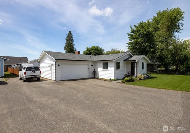 Photo 2 of Single family home for sale at 8679 Depot Rd, Lynden, WA 98264 | MLS# NWM2508858 | Listing updated on 2026-09-21