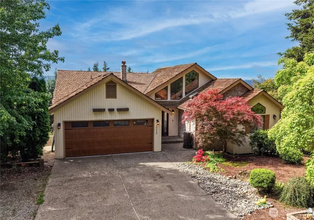 Photo 2 of Sale Pending at 10422 45th Street Ct E, Puyallup, WA 98372 | MLS# NWM2509104 | Listing updated on 2026-09-22