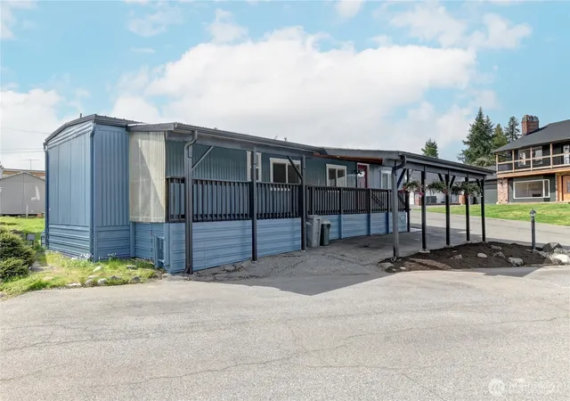 Photo 3 of Manufactured home for sale at 18501 52nd Avenue #49, Lynnwood, WA 98037 | MLS# NWM2509255 | Listing updated on 2026-09-22