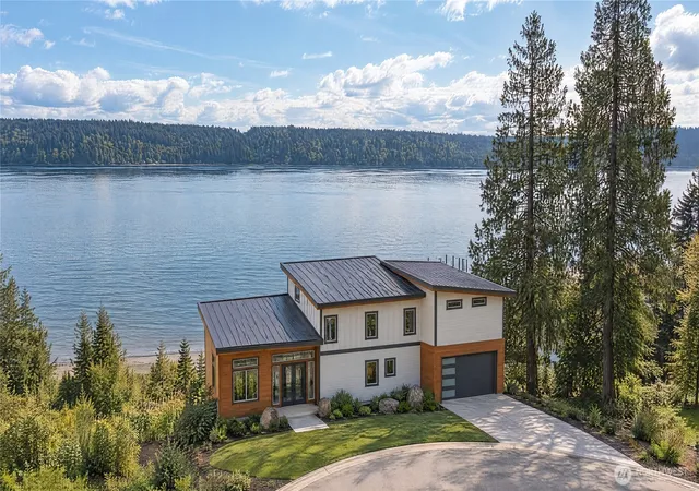 Photo 3 of Single family home for sale at 14198 Olalla Crst Ln SE, Olalla, WA 98359 | MLS# NWM2509347 | Listing updated on 2026-09-20