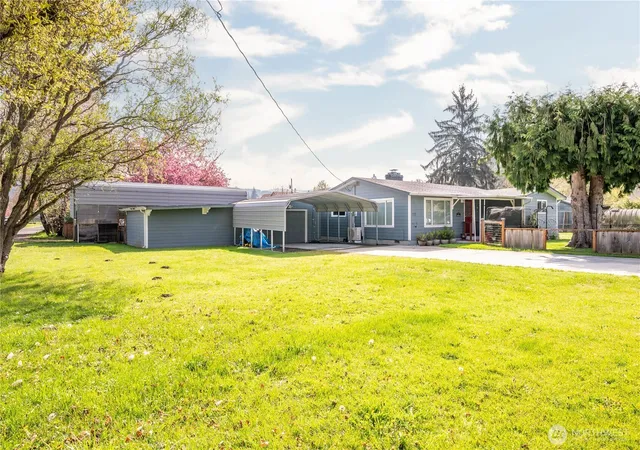 Photo 2 of Sale Pending at 722 Sw 2nd Avenue, Castle Rock, WA 98611 | MLS# NWM2509378 | Listing updated on 2026-08-17