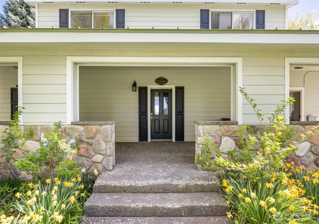 Photo 3 of Single family home for sale at 17325 Ne B5 Rd, Soap Lake, WA 98851 | MLS# NWM2509414 | Listing updated on 2026-09-21