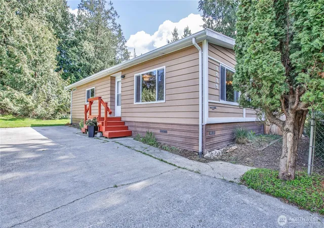 Photo 2 of Manufactured home for sale at 3239 Mardell Dr, Langley, WA 98260 | MLS# NWM2509507 | Listing updated on 2026-09-21