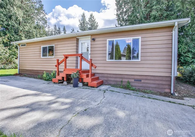 Photo 3 of Manufactured home for sale at 3239 Mardell Dr, Langley, WA 98260 | MLS# NWM2509507 | Listing updated on 2026-09-21