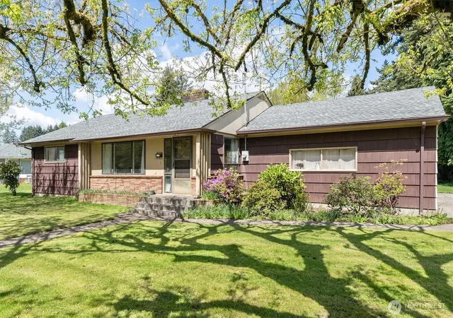Photo 1 of Single family home for sale at 2014 Ocean Beach Hwy, Longview, WA 98632 | MLS# NWM2509519 | Listing updated on 2026-09-21