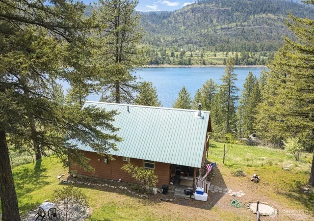 Photo 1 of Single family home for sale at 40 E Wannacut Ln, Oroville, WA 98844 | MLS# NWM2509610 | Listing updated on 2026-09-25