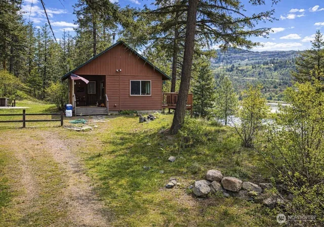 Photo 2 of Single family home for sale at 40 E Wannacut Ln, Oroville, WA 98844 | MLS# NWM2509610 | Listing updated on 2026-09-25