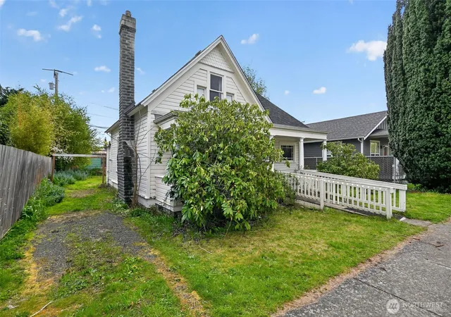 Photo 3 of Single family home for sale at 2514 Kulshan St, Bellingham, WA 98225 | MLS# NWM2509721 | Listing updated on 2026-09-21