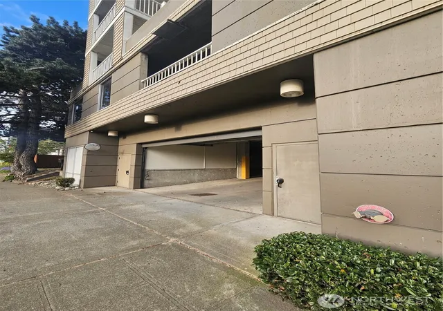 Photo 2 of Condo for sale at 2530 15th Avenue W #303, Seattle, WA 98119 | MLS# NWM2509736 | Listing updated on 2026-09-21
