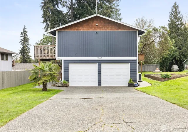 Photo 3 of Single family home for sale at 1507 S B St, Port Angeles, WA 98363 | MLS# NWM2509827 | Listing updated on 2026-09-26