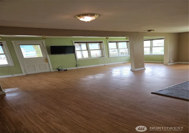 Photo 3 of Single family home for sale at 20 E Sunny Sands Rd, Cathlamet, WA 98612 | MLS# NWM2509843 | Listing updated on 2026-09-28