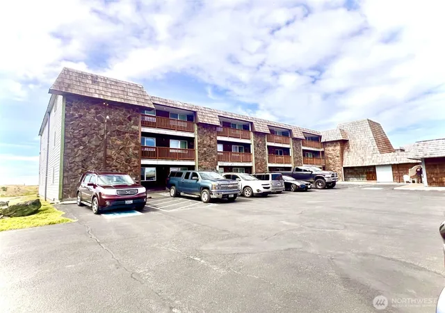 Condo for sale at 304 NW 14th Street #104, Long Beach, WA 98631 | MLS# NWM2509877