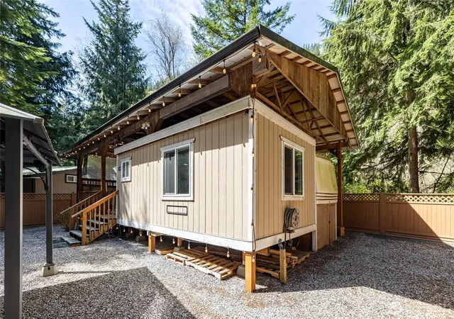 Photo 17 of Manufactured home for sale at 1028 Maple Ln, Maple Falls, WA 98266 | MLS# NWM2509891 | Listing updated on 2026-10-20