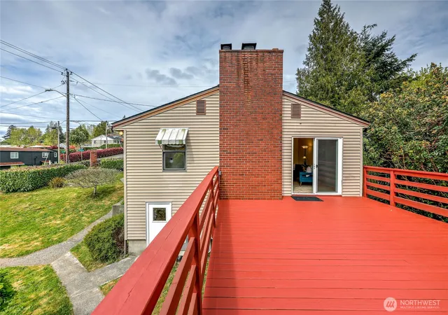 Photo 4 of Sale Pending at 1408 Winfield Ave, Bremerton, WA 98310 | MLS# NWM2509976 | Listing updated on 2026-09-30