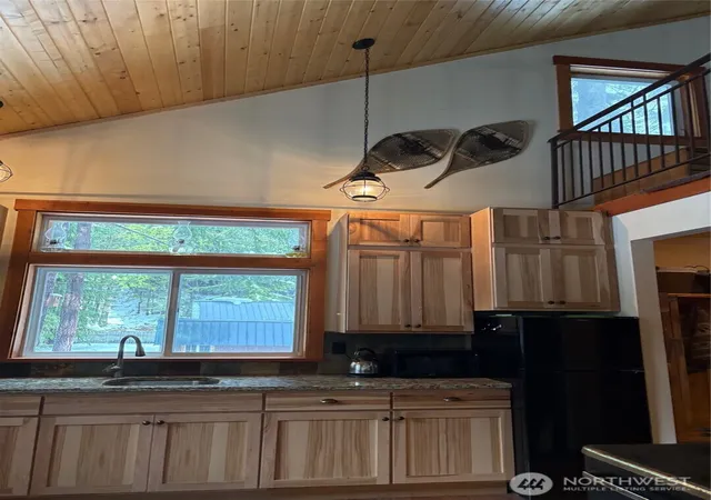 Photo 3 of Single family home for sale at 19052 Gill Crk Rd, Leavenworth, WA 98826 | MLS# NWM2510063 | Listing updated on 2026-09-21