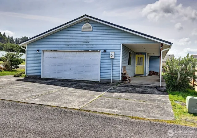 Photo 3 of Single family home for sale at 816 325th Street, Ocean Park, WA 98640 | MLS# NWM2510116 | Listing updated on 2026-09-21
