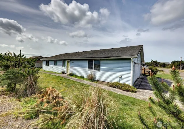 Photo 4 of Single family home for sale at 816 325th Street, Ocean Park, WA 98640 | MLS# NWM2510116 | Listing updated on 2026-09-21
