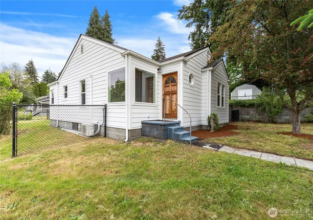 Photo 1 of Sale Pending at 3640 W C St, Bremerton, WA 98312 | MLS# NWM2510121 | Listing updated on 2026-09-29
