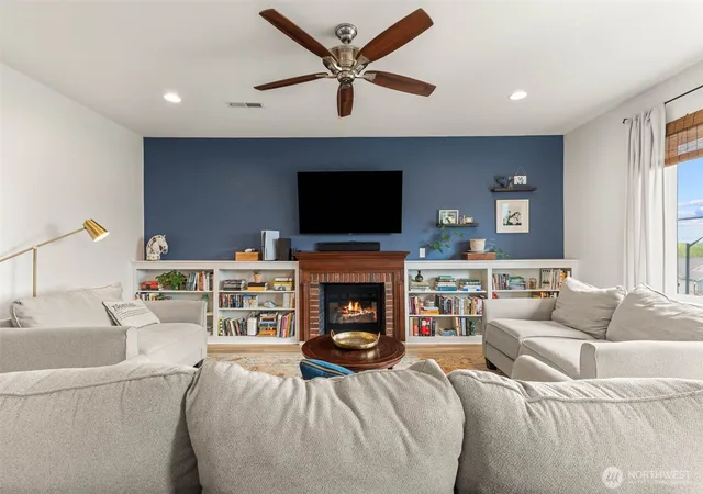 Photo 4 of Single family home for sale at 6717 Birdseye Ave NE, Lacey, WA 98516 | MLS# NWM2510187 | Listing updated on 2026-09-23