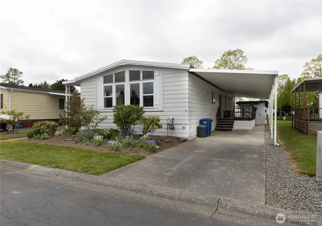 Photo 3 of Manufactured home for sale at 2725 E Fir St #112, Mount Vernon, WA 98273 | MLS# NWM2510190 | Listing updated on 2026-09-21