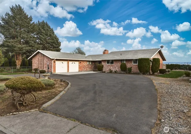 Photo 4 of Single family home for sale at 2314 Frazier Dr, Walla Walla, WA 99362 | MLS# NWM2510230 | Listing updated on 2026-09-30