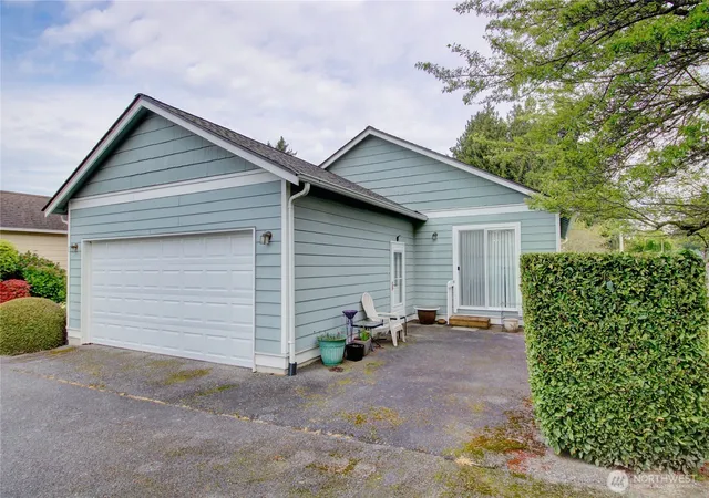 Photo 3 of Condo for sale at 1058 Sinclair Way #1058, Burlington, WA 98233 | MLS# NWM2510288 | Listing updated on 2026-09-21