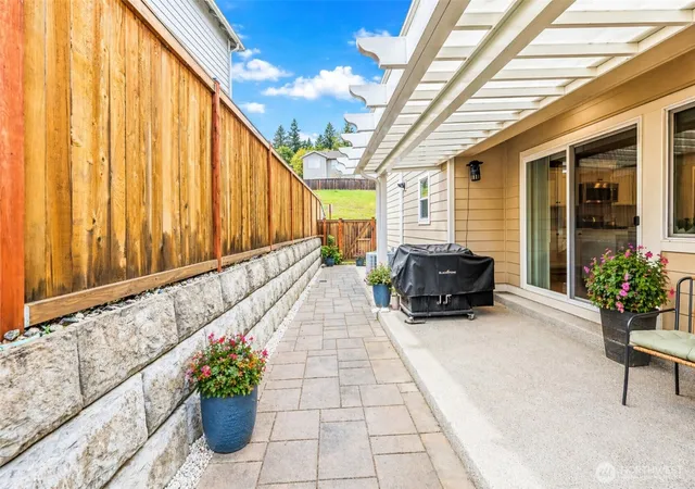 Photo 3 of Townhouse for sale at 3512 Hoffman Hl Blvd, Dupont, WA 98327 | MLS# NWM2510436 | Listing updated on 2026-09-28