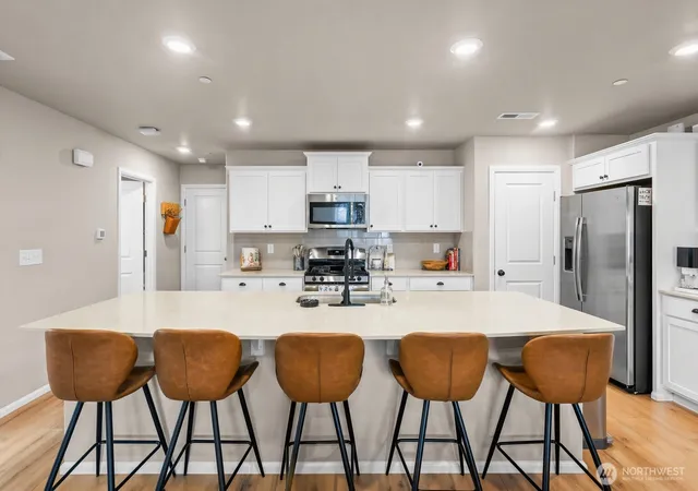 Photo 4 of Townhouse for sale at 3512 Hoffman Hl Blvd, Dupont, WA 98327 | MLS# NWM2510436 | Listing updated on 2026-09-28