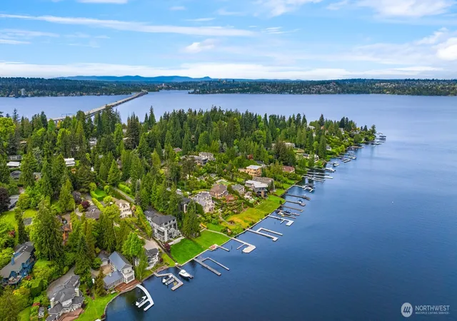 Photo 1 of Mansion for sale at 3234 78th Place Ne, Medina, WA 98039 | MLS# NWM2510525 | Listing updated on 2026-09-21