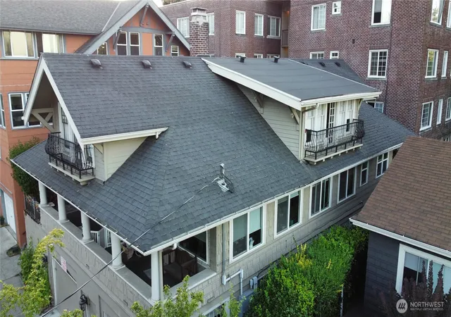Photo 3 of Sale Pending at 812 E Gwinn Pl, Seattle, WA 98102 | MLS# NWM2510674 | Listing updated on 2026-08-11