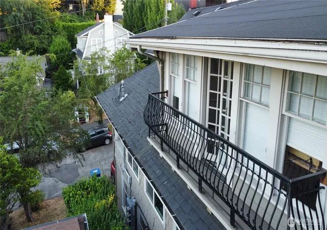 Photo 3 of Sale Pending at 812 E Gwinn Pl, Seattle, WA 98102 | MLS# NWM2510674 | Listing updated on 2026-08-11