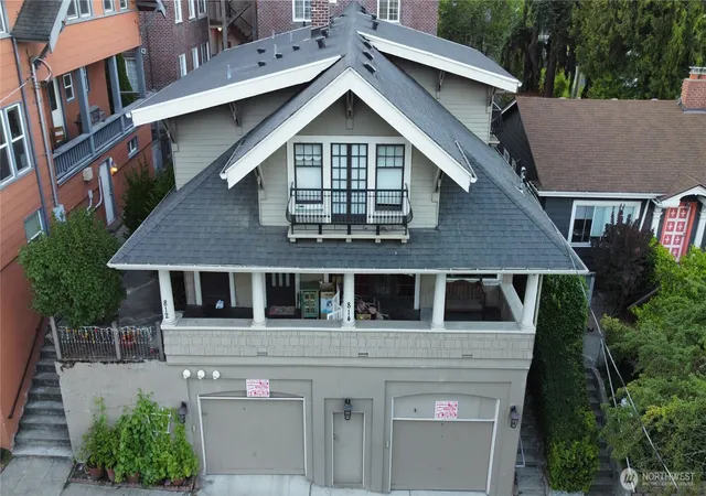 Photo 4 of Sale Pending at 812 E Gwinn Pl, Seattle, WA 98102 | MLS# NWM2510674 | Listing updated on 2026-08-11