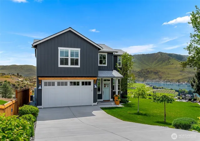 Photo 3 of Single family home for sale at 122 Lookout Way, Chelan, WA 98816 | MLS# NWM2510723 | Listing updated on 2026-09-18