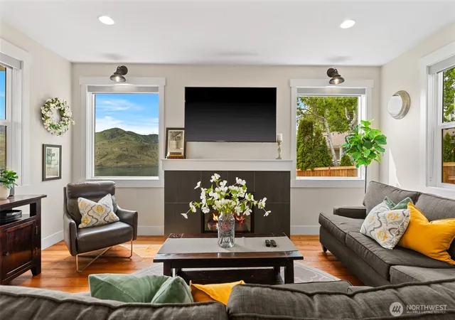 Photo 3 of Single family home for sale at 122 Lookout Way, Chelan, WA 98816 | MLS# NWM2510723 | Listing updated on 2026-09-18