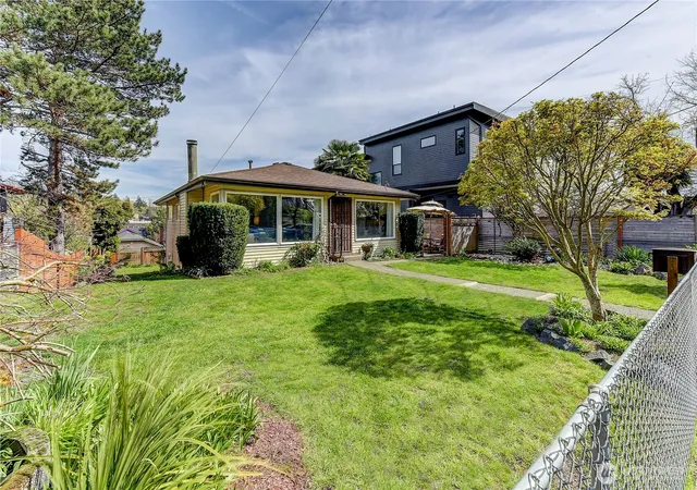 Photo 2 of Single family home for sale at 610 27th Avenue E, Seattle, WA 98112 | MLS# NWM2510724 | Listing updated on 2026-09-21