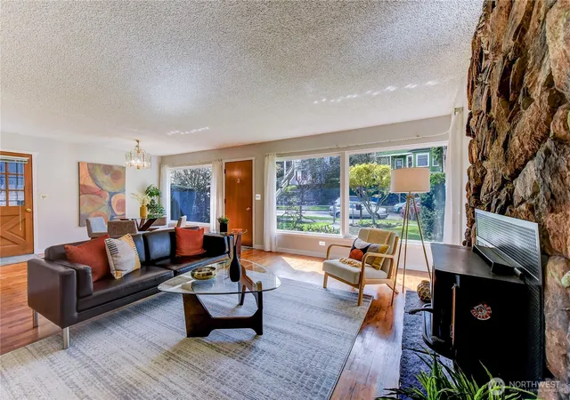 Photo 4 of Single family home for sale at 610 27th Avenue E, Seattle, WA 98112 | MLS# NWM2510724 | Listing updated on 2026-09-21