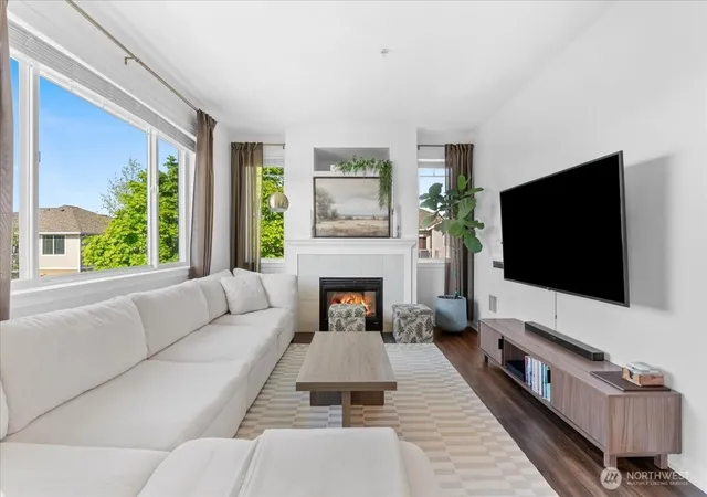 Photo 3 of Condo for sale at 6129 Lindsay Ave SE #F, Auburn, WA 98092 | MLS# NWM2510755 | Listing updated on 2026-09-24