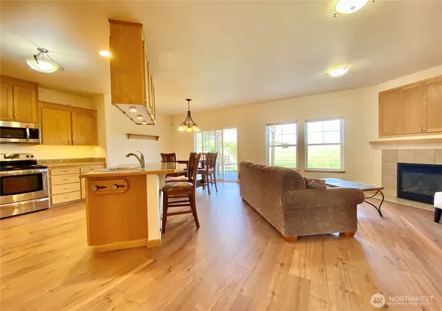 Photo 4 of Single family home for sale at 8021 Vialago Pkwy, Zillah, WA 98953 | MLS# NWM2510761 | Listing updated on 2026-09-21