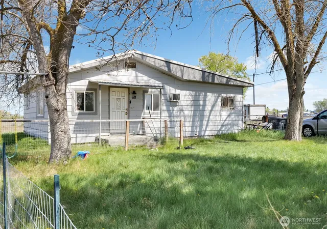 Photo 1 of Single family home for sale at 9550 Maple Dr Ne, Moses Lake, WA 98837 | MLS# NWM2510773 | Listing updated on 2026-09-21