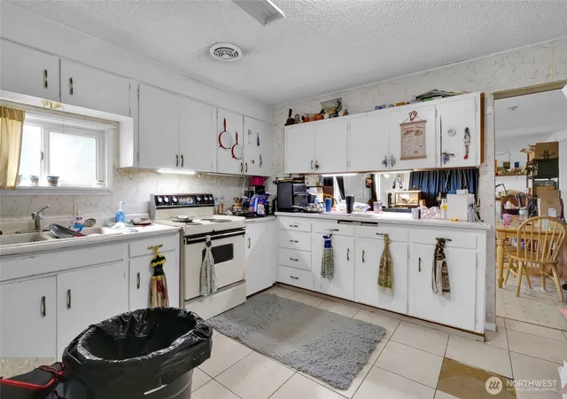 Photo 4 of Single family home for sale at 9550 Maple Dr NE, Moses Lake, WA 98837 | MLS# NWM2510773 | Listing updated on 2026-09-21