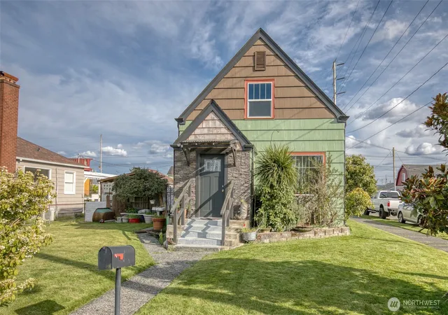 Photo 1 of Single family home for sale at 823 W 3rd Street, Aberdeen, WA 98520 | MLS# NWM2510778 | Listing updated on 2026-09-30