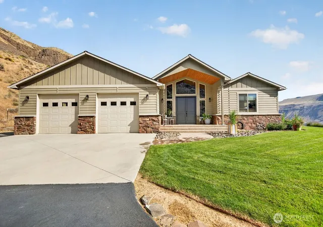 Photo 1 of Single family home for sale at 6696 Batterman Rd, East Wenatchee, WA 98850 | MLS# NWM2510802 | Listing updated on 2026-09-28