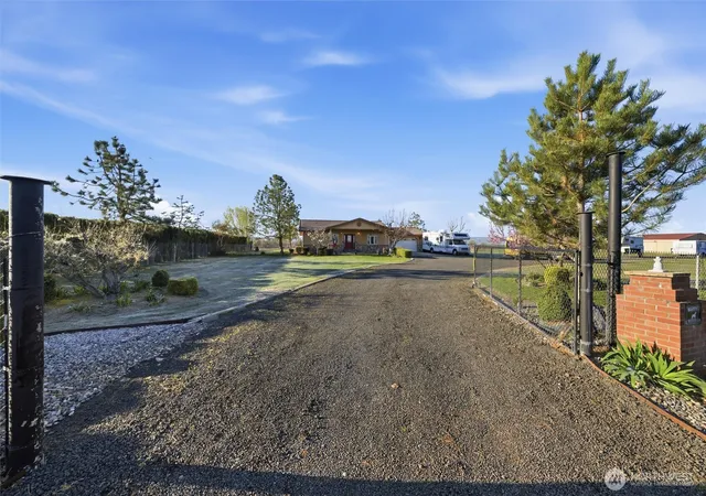 Single family home for sale at 237 Reeds Rd, Touchet, WA 99360 | MLS# NWM2510814
