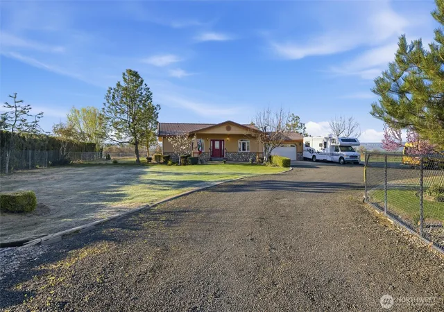 Photo 2 of Single family home for sale at 237 Reeds Rd, Touchet, WA 99360 | MLS# NWM2510814 | Listing updated on 2026-09-21
