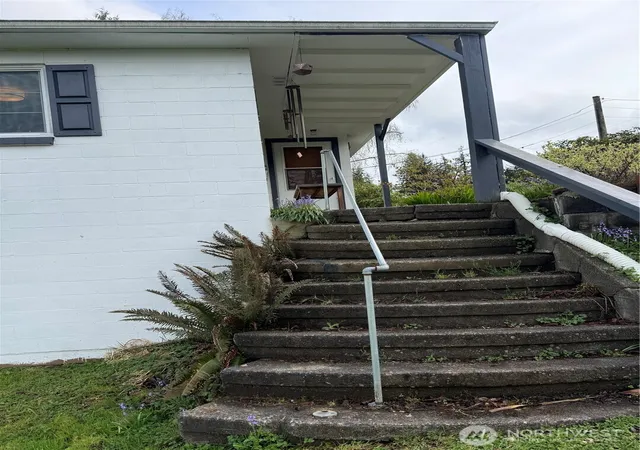 Photo 2 of Sale Pending at 959 Barnhart St, Raymond, WA 98577 | MLS# NWM2511071 | Listing updated on 2026-10-02