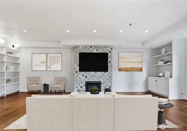 Photo 3 of Condo for sale at 701 Galer St #609, Seattle, WA 98109 | MLS# NWM2511230 | Listing updated on 2026-09-21