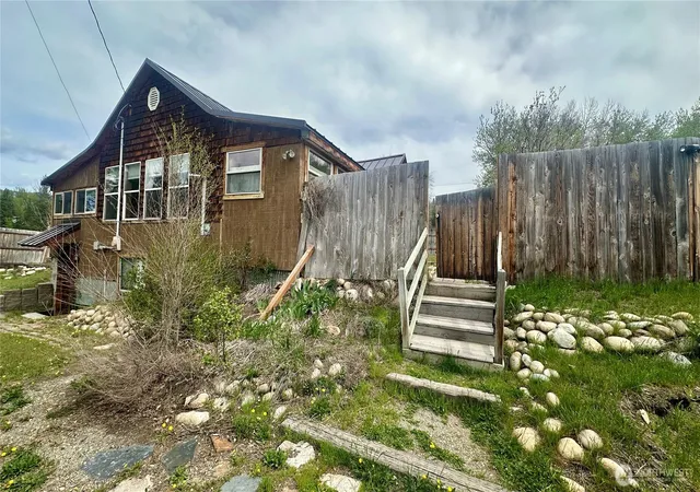 Photo 1 of Single family home for sale at 400 Bluff St, Winthrop, WA 98862 | MLS# NWM2511366 | Listing updated on 2026-09-21