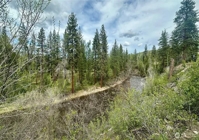 Photo 2 of Single family home for sale at 400 Bluff St, Winthrop, WA 98862 | MLS# NWM2511366 | Listing updated on 2026-09-21